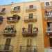 Il nostro viaggio comincia da via Durazzo 21, l dove si staglia un palazzo del 1923 dal colore giallo ocra